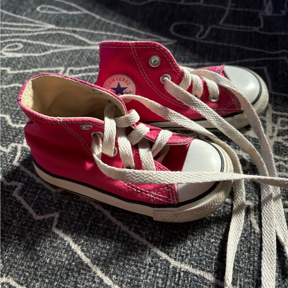 Like new. Converse chuck taylor- high tops - toddler size 6